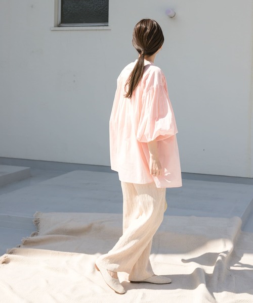 URBAN RESEARCH DOORS（アーバンリサーチドアーズ）の「コットンボイルギャザーブラウス（シャツ/ブラウス・レディース・イエロー/ネイビー/ミント/ホワイト/ピンク・MEDIUM）」の21枚目の写真