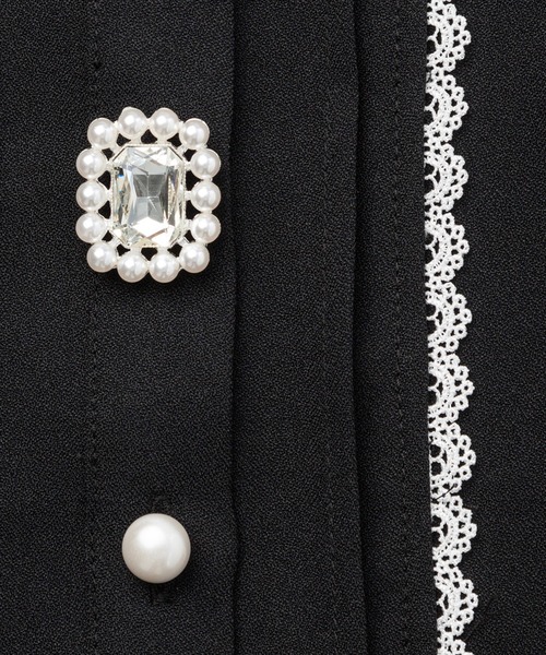 DearMyLove（ディアマイラブ）の「パール襟ビジューフリルブラウス（シャツ/ブラウス・レディース・ホワイト/サックスブルー/ラベンダー/ブラック×ホワイト/ベビーピンク・MEDIUM/LARGE/LL/3L）」の11枚目の写真