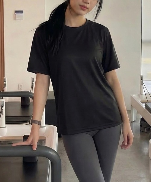 United Athle(ユナイテッドアスレ)の「【United Athle】4.4オンス ドライスムース Tシャツ 半袖 ジム ヨガ ピラティス フィットネス 5700(Tシャツ/カットソー・メンズ・ダークグリーン/ブラック/ベージュ/ネイビー/ホワイト/ライトブルー/ラベンダー/ライトグリーン/ライトイエロー/オートミール/ロイヤルブルー/スミクロ/インディゴブルー/ピンク/オリーブ/レッド/ワイン/ライトピンク/グレイッシュブルー/ダークパープル・M/L/XL/XS/S)」の3枚目の写真