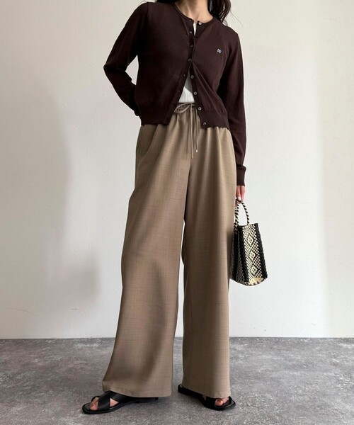 fredy emue（フレディエミュ）の「ドライスラブストレートイージーパンツ（その他パンツ・レディース・ブラック/ベージュ/ベビーピンク/グレー・38/36）」の3枚目の写真