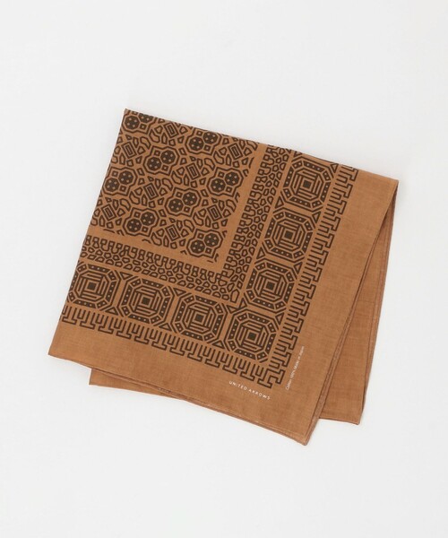 UNITED ARROWS（ユナイテッドアローズ）の「ジオメトリック バンダナ（バンダナ/スカーフ・メンズ・グレー/イエロー/ピンク/コバルトブルー・FREE）」の4枚目の写真