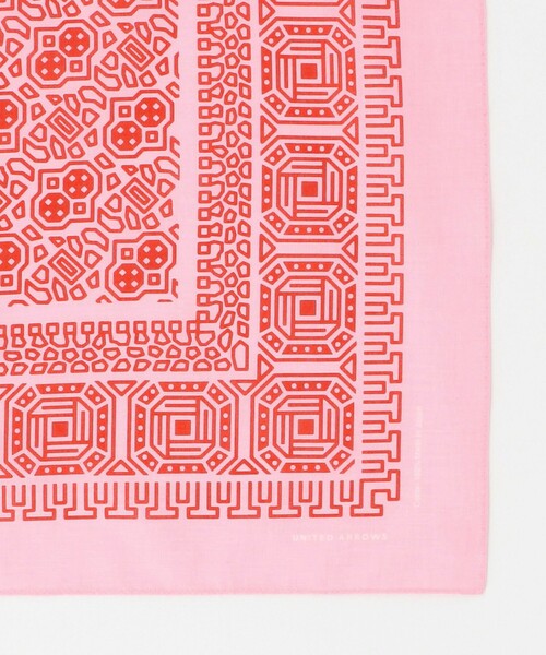 UNITED ARROWS（ユナイテッドアローズ）の「ジオメトリック バンダナ（バンダナ/スカーフ・メンズ・グレー/イエロー/ピンク/コバルトブルー・FREE）」の6枚目の写真