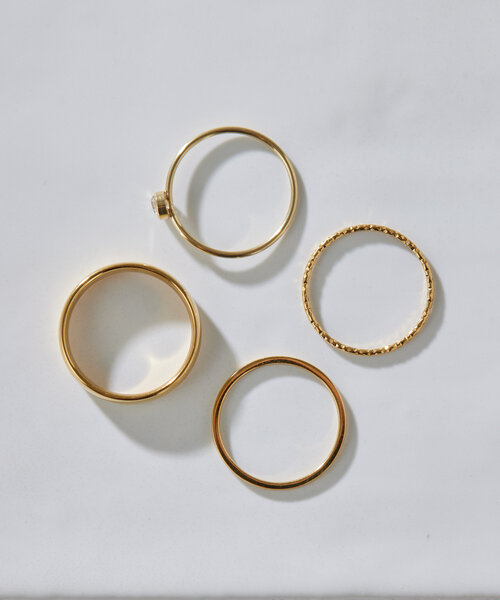 ear PAPILLONNER(イアパピヨネ)の「《インフルエンサーuchida企画/ステンレス》4連シンプルリング(リング・レディース・シルバー/ゴールド・12/9)」の8枚目の写真