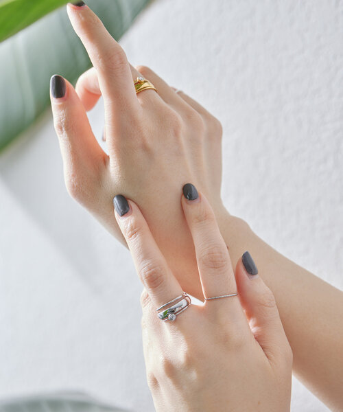 ear PAPILLONNER(イアパピヨネ)の「《インフルエンサーuchida企画/ステンレス》4連シンプルリング(リング・レディース・シルバー/ゴールド・12/9)」の5枚目の写真