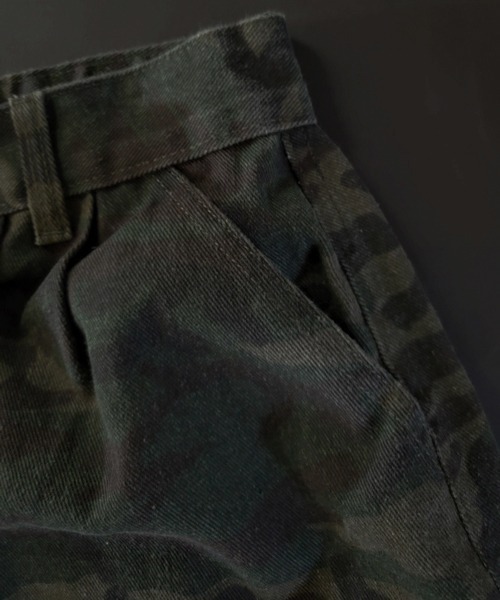 EFFECTION(エフェクション)の「EFFECTION // multi camouflage pattern wide cargo cropped pants〈マルチ カモフラージュ柄 ワイド カーゴ クロップド パンツ〉(カーゴパンツ・メンズ・カモフラージュ・MEDIUM/LARGE/X-LARGE)」の2枚目の写真