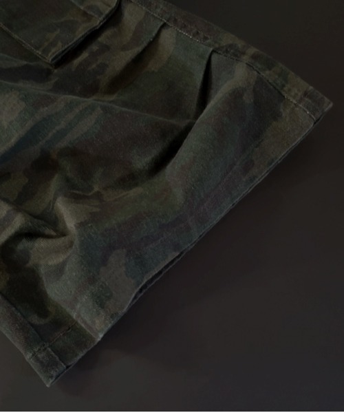 EFFECTION(エフェクション)の「EFFECTION // multi camouflage pattern wide cargo cropped pants〈マルチ カモフラージュ柄 ワイド カーゴ クロップド パンツ〉(カーゴパンツ・メンズ・カモフラージュ・MEDIUM/LARGE/X-LARGE)」の4枚目の写真