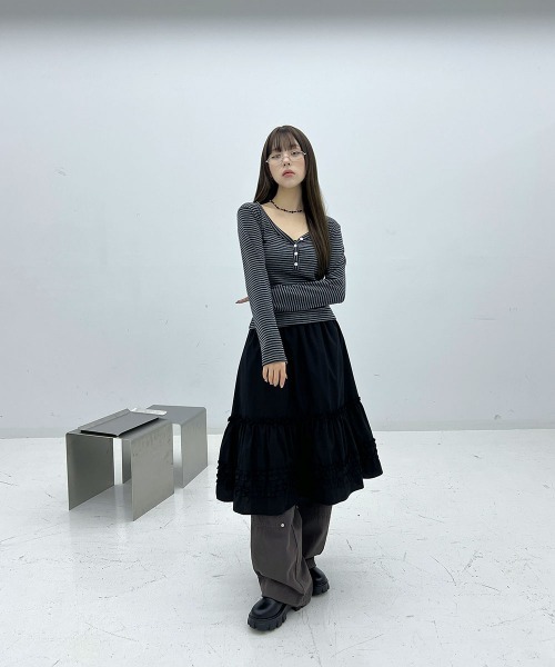 4INT.（フォイント）の「【MDおすすめ / 裏地あり】 ミディ丈 フリル ティアード フレアスカート（スカート・レディース・ホワイト/ブラック・FREE）」の20枚目の写真