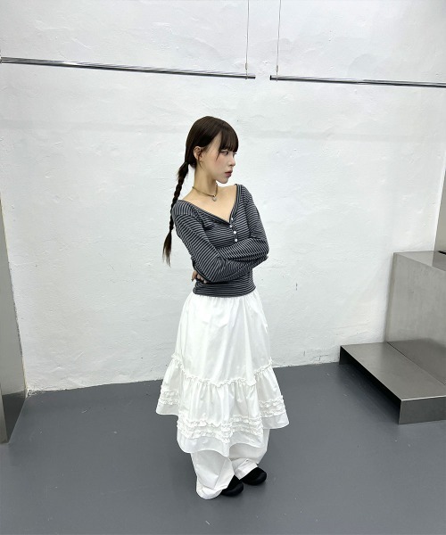 4INT.（フォイント）の「【MDおすすめ / 裏地あり】 ミディ丈 フリル ティアード フレアスカート（スカート・レディース・ホワイト/ブラック・FREE）」の10枚目の写真