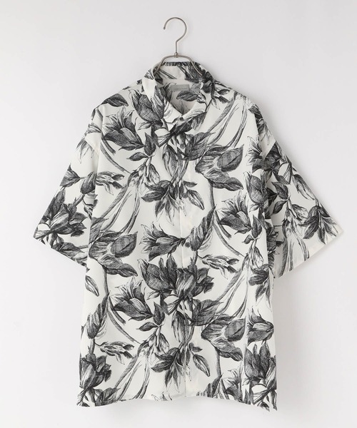 LOWRYS FARM(ローリーズファーム)の「ビエラフラワープリントシャツSS 494986(シャツ/ブラウス・レディース・ホワイト/ネイビー/ブラック・LARGE/MEDIUM)」の4枚目の写真