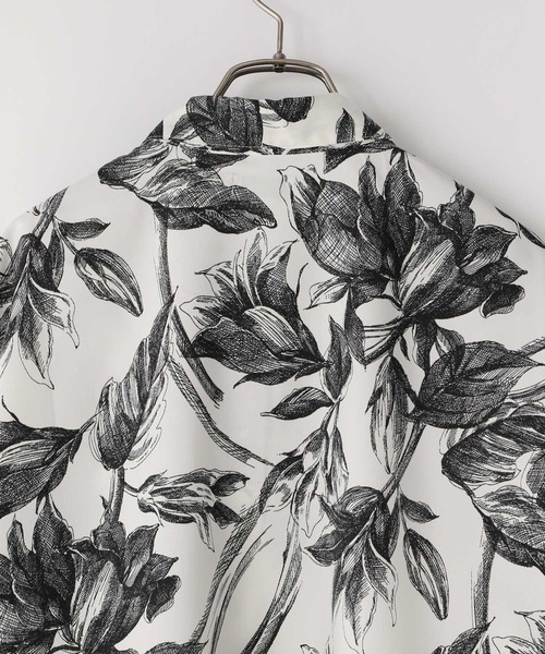 LOWRYS FARM(ローリーズファーム)の「ビエラフラワープリントシャツSS 494986(シャツ/ブラウス・レディース・ホワイト/ネイビー/ブラック・LARGE/MEDIUM)」の9枚目の写真