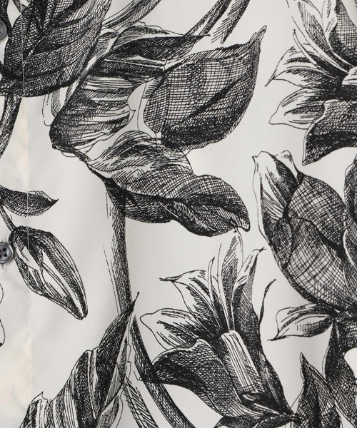 LOWRYS FARM(ローリーズファーム)の「ビエラフラワープリントシャツSS 494986(シャツ/ブラウス・レディース・ホワイト/ネイビー/ブラック・LARGE/MEDIUM)」の10枚目の写真