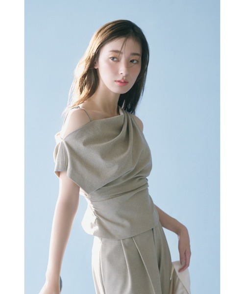 SNIDEL（スナイデル）の「オフショルドレープブラウス（シャツ/ブラウス・レディース・グレー/その他/ライトベージュ・FREE）」の3枚目の写真