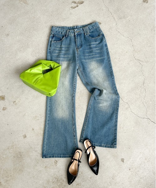 ad thie(アドティエ)の「フレア デニムパンツ(デニムパンツ・レディース・ブルー・LARGE/MEDIUM)」の2枚目の写真