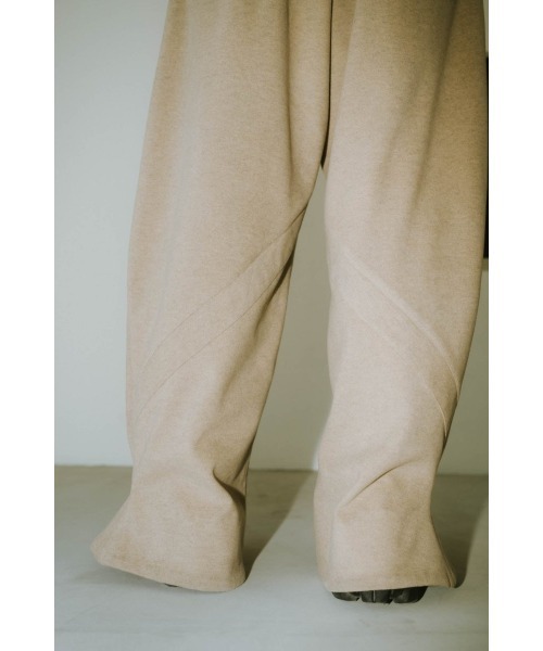 Knuth Marf（クヌースマーフ）の「front slit pants(unisex)（その他パンツ・レディース・グレイッシュベージュ・SMALL）」の3枚目の写真