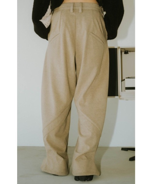 Knuth Marf（クヌースマーフ）の「front slit pants(unisex)（その他パンツ・レディース・グレイッシュベージュ・SMALL）」の7枚目の写真