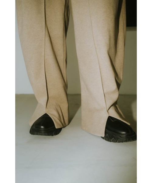 Knuth Marf（クヌースマーフ）の「front slit pants(unisex)（その他パンツ・レディース・グレイッシュベージュ・SMALL）」の8枚目の写真