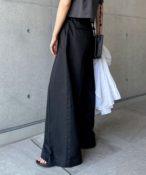 andme(アンドミー)の「ツイルタックチノワイドパンツ(チノパンツ・レディース・ベージュ/ブラック・M/L)」の7枚目の写真