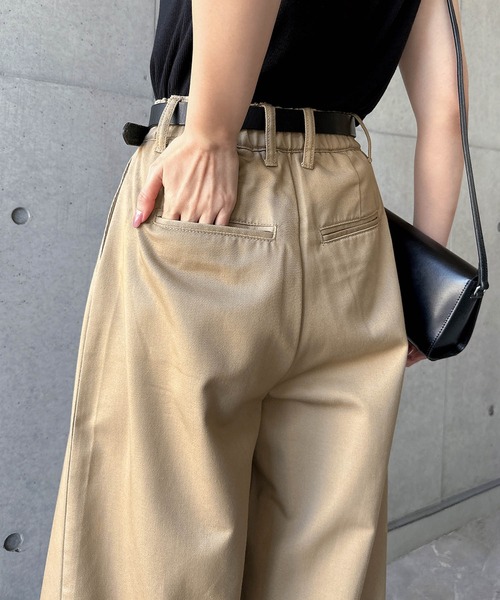 andme(アンドミー)の「ツイルタックチノワイドパンツ(チノパンツ・レディース・ベージュ/ブラック・M/L)」の5枚目の写真
