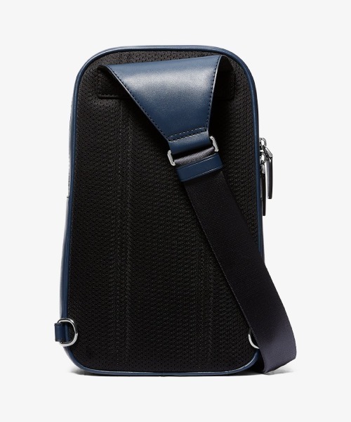 MICHAEL KORS(マイケルコース)の「COOPER ペブルレザー コミューター スリングパック(バックパック/リュック・メンズ・ネイビー・FREE)」の7枚目の写真