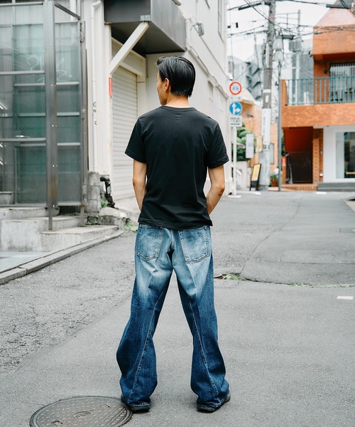 NVRFRGT(ネヴァーフォーゲット)の「別注 3D TWISTED WIDE LEG FADED JEANS(デニムパンツ・メンズ・インディゴブルー・1/2)」の4枚目の写真