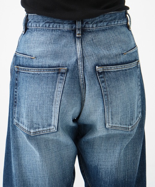 NVRFRGT(ネヴァーフォーゲット)の「別注 3D TWISTED WIDE LEG FADED JEANS(デニムパンツ・メンズ・インディゴブルー・1/2)」の10枚目の写真