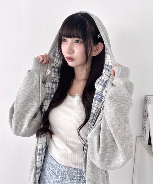 Loueme(ルエム)の「レースリボンフードチェックパーカー(パーカー・レディース・グレー・FREE)」の2枚目の写真