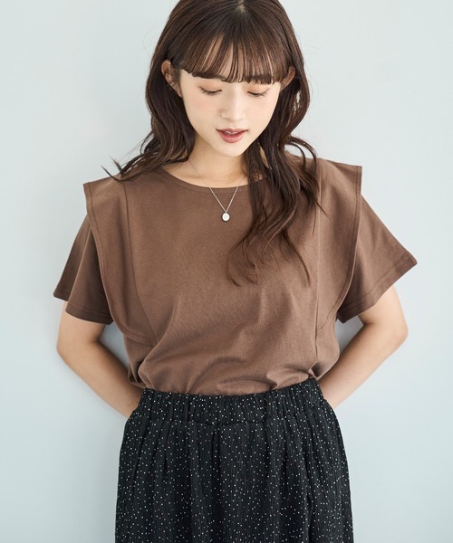 mil(ミル)の「ラッフルショルダーTシャツ 【コットン100%】 【587138】(Tシャツ/カットソー・レディース・オフホワイト/チャコールグレー/ブラウン・ONE SIZE)」の1枚目の写真