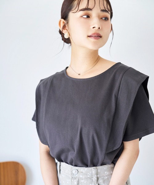 mil(ミル)の「ラッフルショルダーTシャツ 【コットン100%】 【587138】(Tシャツ/カットソー・レディース・オフホワイト/チャコールグレー/ブラウン・ONE SIZE)」の3枚目の写真