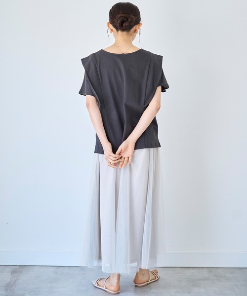 mil(ミル)の「ラッフルショルダーTシャツ 【コットン100%】 【587138】(Tシャツ/カットソー・レディース・オフホワイト/チャコールグレー/ブラウン・ONE SIZE)」の18枚目の写真