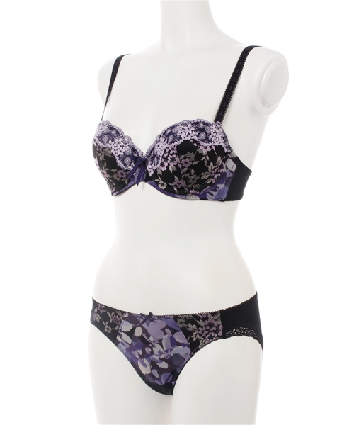 AMOSTYLE BY Triumph（アモスタイルバイトリンプ）の「 夢みるブラ＆ショーツセット【ABCDカップ】（3/4カップブラ） AMST1065 WHU + Hikini（ブラ&ショーツ・レディース・ブラック×パープル/ホワイト×イエロー/グリーン×ピンク/ローズ/スカイブルー/ベビーピンク・B65/A70/C75/D75/C80/B70/D70/D80/A75/D65/C70/B75/C65）」の8枚目の写真