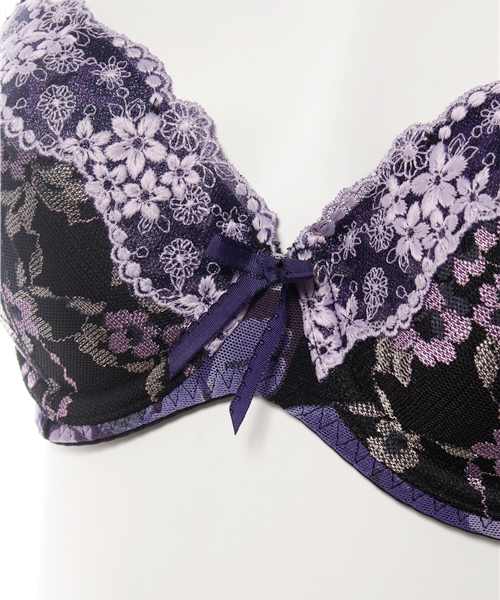 AMOSTYLE BY Triumph（アモスタイルバイトリンプ）の「 夢みるブラ＆ショーツセット【ABCDカップ】（3/4カップブラ） AMST1065 WHU + Hikini（ブラ&ショーツ・レディース・ブラック×パープル/ホワイト×イエロー/グリーン×ピンク/ローズ/スカイブルー/ベビーピンク・B65/A70/C75/D75/C80/B70/D70/D80/A75/D65/C70/B75/C65）」の12枚目の写真