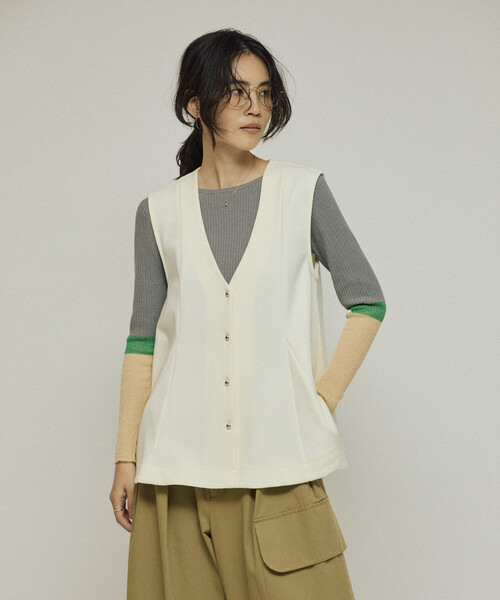 Firsthand(ファーストハンド)の「Firsthand/ファーストハンド ダンボール ペプラムシルエット Vネック ジレ / ベストト(カーディガン/ボレロ・レディース・ブラック/オフホワイト/グレー・フリ-)」の2枚目の写真