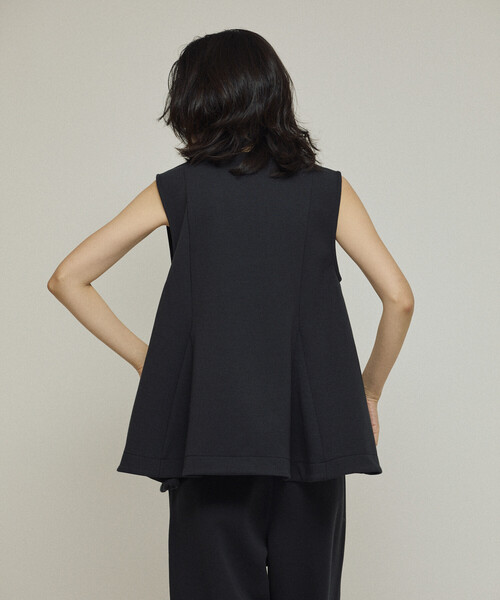 Firsthand(ファーストハンド)の「Firsthand/ファーストハンド ダンボール ペプラムシルエット Vネック ジレ / ベストト(カーディガン/ボレロ・レディース・ブラック/オフホワイト/グレー・フリ-)」の7枚目の写真