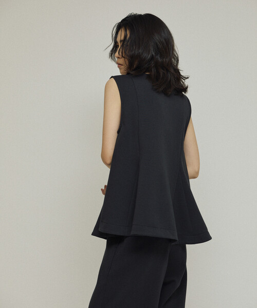 Firsthand(ファーストハンド)の「Firsthand/ファーストハンド ダンボール ペプラムシルエット Vネック ジレ / ベストト(カーディガン/ボレロ・レディース・ブラック/オフホワイト/グレー・フリ-)」の8枚目の写真