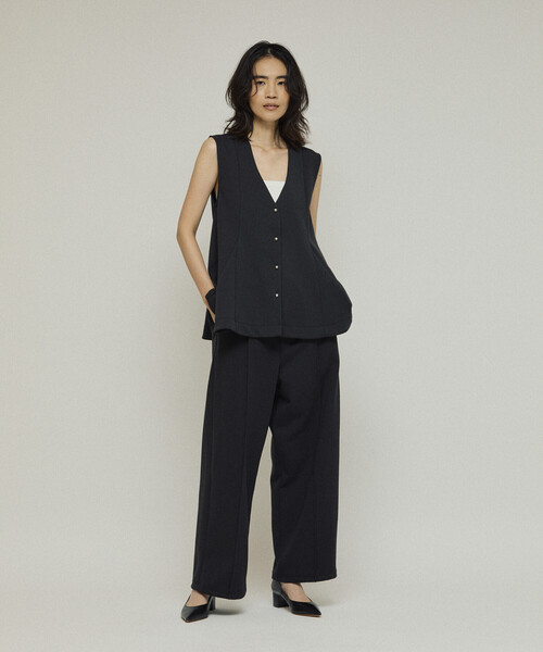 Firsthand(ファーストハンド)の「Firsthand/ファーストハンド ダンボール ペプラムシルエット Vネック ジレ / ベストト(カーディガン/ボレロ・レディース・ブラック/オフホワイト/グレー・フリ-)」の12枚目の写真