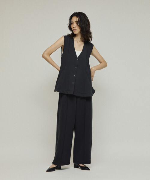 Firsthand(ファーストハンド)の「Firsthand/ファーストハンド ダンボール ペプラムシルエット Vネック ジレ / ベストト(カーディガン/ボレロ・レディース・ブラック/オフホワイト/グレー・フリ-)」の14枚目の写真