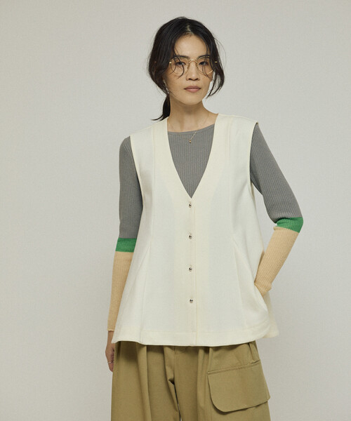 Firsthand(ファーストハンド)の「Firsthand/ファーストハンド ダンボール ペプラムシルエット Vネック ジレ / ベストト(カーディガン/ボレロ・レディース・ブラック/オフホワイト/グレー・フリ-)」の19枚目の写真