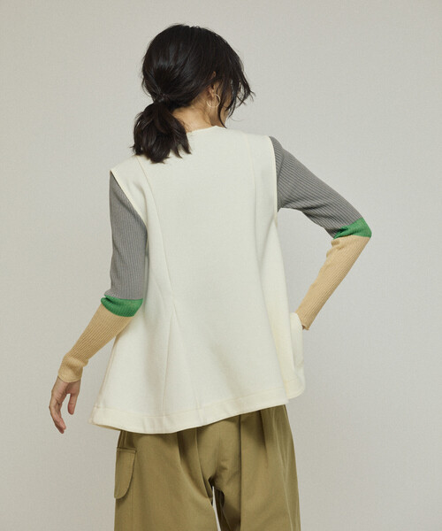 Firsthand(ファーストハンド)の「Firsthand/ファーストハンド ダンボール ペプラムシルエット Vネック ジレ / ベストト(カーディガン/ボレロ・レディース・ブラック/オフホワイト/グレー・フリ-)」の22枚目の写真