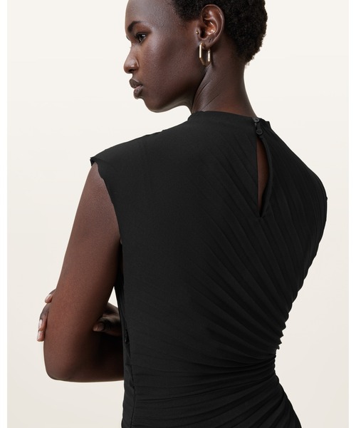 ALLSAINTS(オールセインツ)の「RAYANNA PLEATED SATIN MIDI DRESS | RAYANNA プリーツ サテン ミディ ドレス・ワンピース(ワンピース・レディース・ブラック・6/8/10/4)」の5枚目の写真