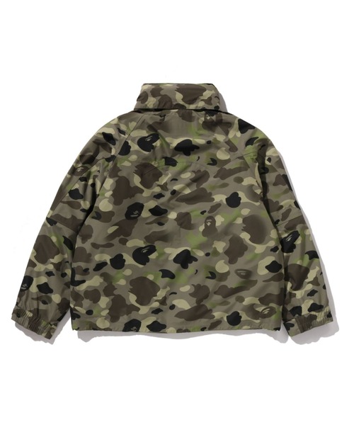 A BATHING APE(アベイシングエイプ)の「GRADATION CAMO 2 IN 1 SNOWBOARD JACKET(ミリタリージャケット・メンズ・オリーブ/ベージュ・XX-LARGE/X-LARGE/MEDIUM/SMALL/LARGE)」の6枚目の写真