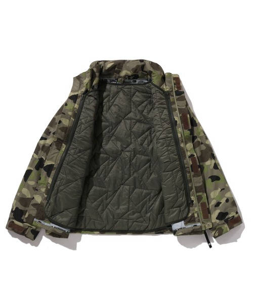 A BATHING APE(アベイシングエイプ)の「GRADATION CAMO 2 IN 1 SNOWBOARD JACKET(ミリタリージャケット・メンズ・オリーブ/ベージュ・XX-LARGE/X-LARGE/MEDIUM/SMALL/LARGE)」の10枚目の写真
