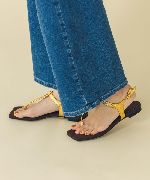 ATELIER BRUGGE（アトリエブルージュ）の「レザートングサンダル（サンダル・レディース・シルバー/ゴールド・24/23）」の7枚目の写真
