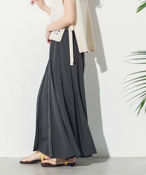 ATELIER BRUGGE（アトリエブルージュ）の「レザートングサンダル（サンダル・レディース・シルバー/ゴールド・24/23）」の13枚目の写真