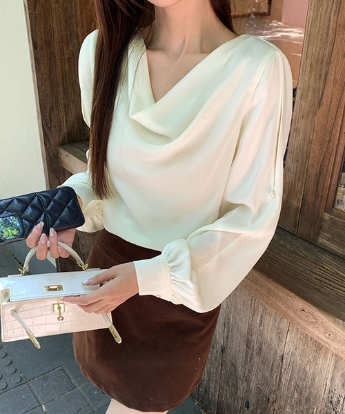 Lace Ladies(レースレディース)の「ドレープカラー オープンショルダー パール付き 長袖 ブラウス(シャツ/ブラウス・レディース・ブラック/ホワイト/アイボリー・M/XL)」の3枚目の写真
