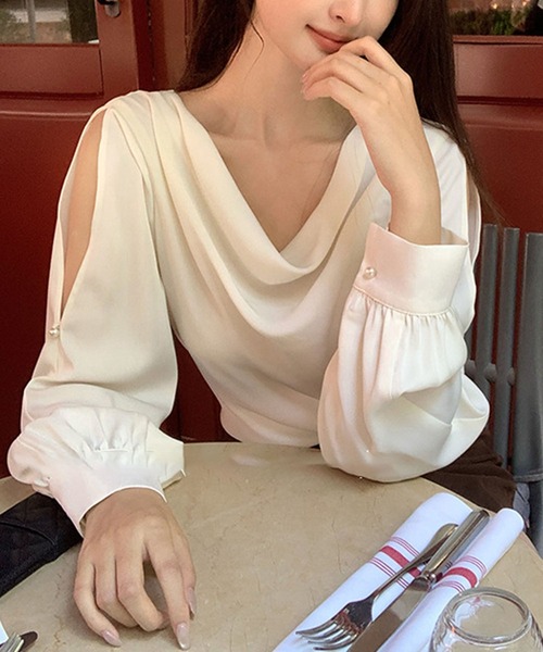 Lace Ladies(レースレディース)の「ドレープカラー オープンショルダー パール付き 長袖 ブラウス(シャツ/ブラウス・レディース・ブラック/ホワイト/アイボリー・M/XL)」の4枚目の写真