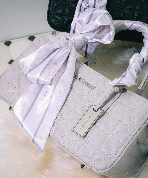 JILL by JILL STUART(ジルバイジルスチュアート)の「◇スカーフキルティングトート(ショルダーバッグ・レディース・ピンク/ブラック/ブルー・FREE)」の12枚目の写真