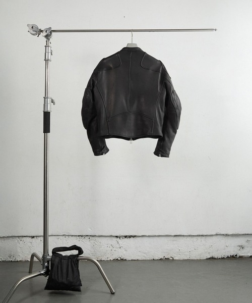 NVRFRGT(ネヴァーフォーゲット)の「LEATHER MOTORCYCLE JACKET(ライダースジャケット・メンズ・ブラック・2)」の4枚目の写真