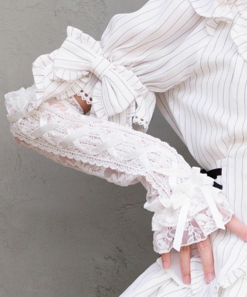 Chalmiere（シャルミエール）の「レースアップアームカバー（手袋・レディース・ホワイト/ブラック・FREE）」の2枚目の写真