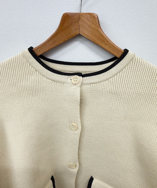 Futier land(フューティアランド)の「配色クルーネックカーディガン(カーディガン/ボレロ・レディース・ブラウン/チャコールグレー/アイボリー・FREE)」の4枚目の写真