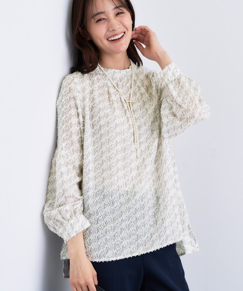 INDIVI（インディヴィ）の「【きれいめ／オフィス／イベント】フェザージャカードブラウス（シャツ/ブラウス・レディース・ブラック/ベージュ系その他/ホワイト系1・38/34/05/15 /13）」の2枚目の写真